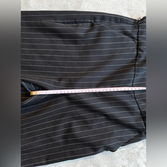 Lauren Ralph Lauren Black/White Pinstripe Wide Leg Jumpsuit Sleeveless V-Neck 2 - Picture 9 of 12